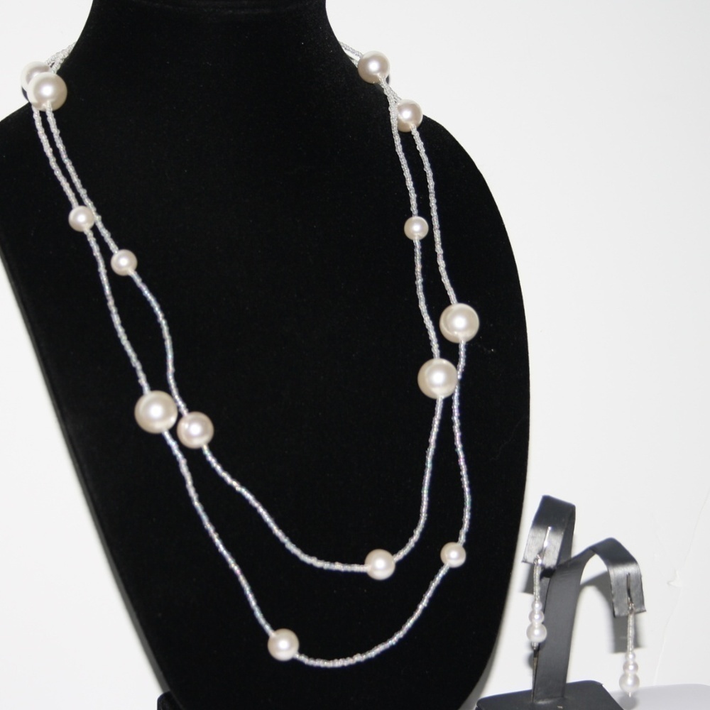 𝅺VINTAGE white pearl double strand necklace. 20 inch and 22 inch lengths